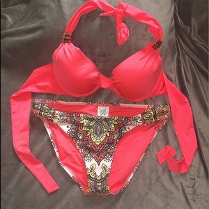 Women’s super cute two-piece bikini size large in excellent condition.